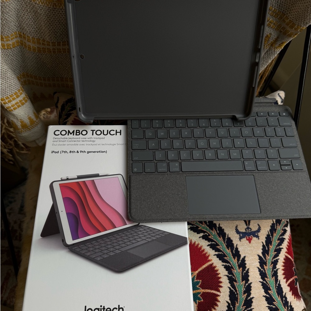 Logitech Combo Touch Keyboard Case for iPad - Gray